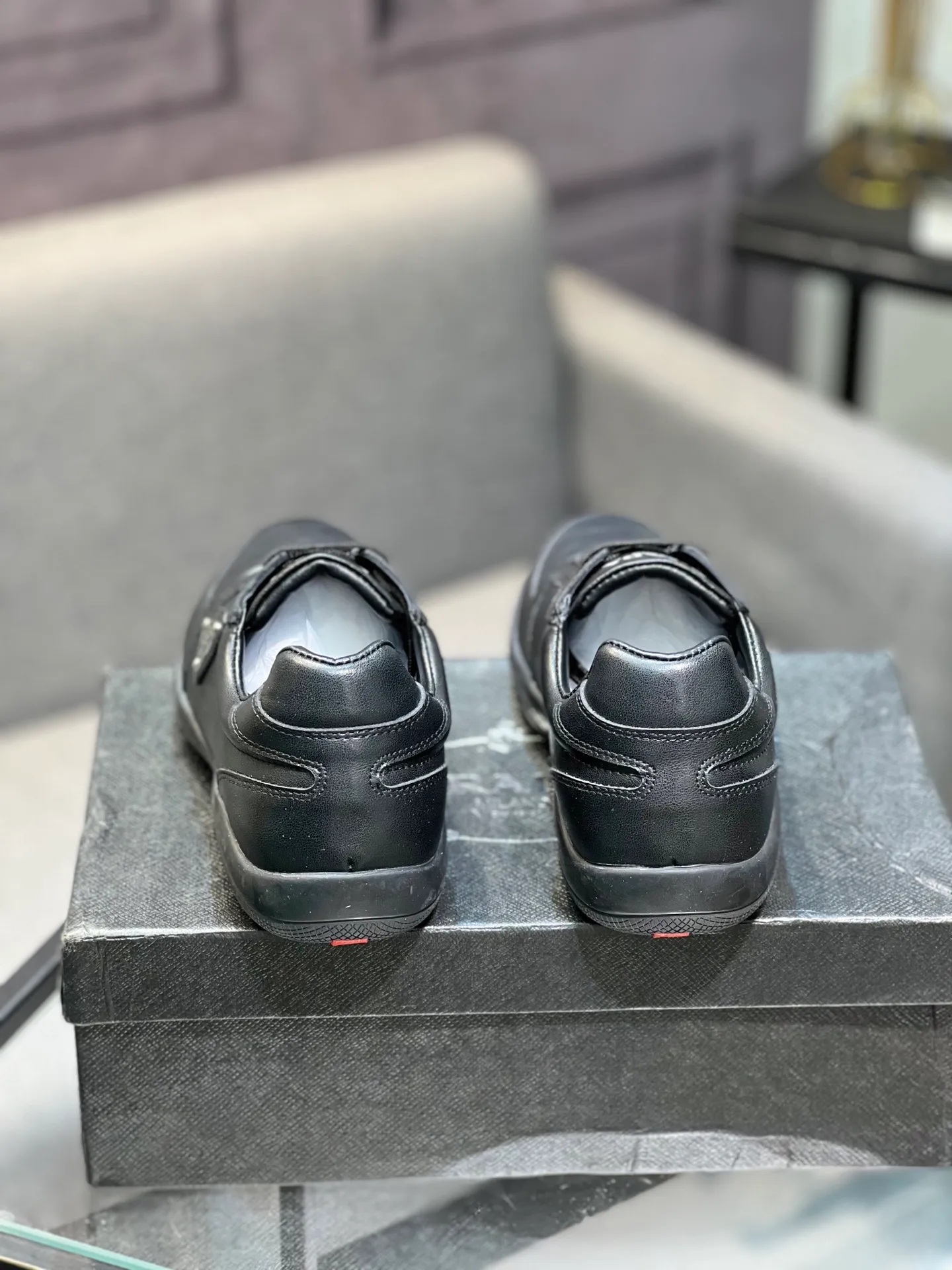 Men's men's shoes 💰440 [PRADA—Prada] 2025 latest model 🙈original replica! 👟👟👟Available here. The workmanship is top-notch. The upper is made of Italian 🇮🇹Imported calfskin. ❗️Breathable genuine leather lining @Suitable for travel. The original version has an enlarged engraved sole, making it suitable for all kinds of travels, showing low-key luxury. Size: 38-44 yards